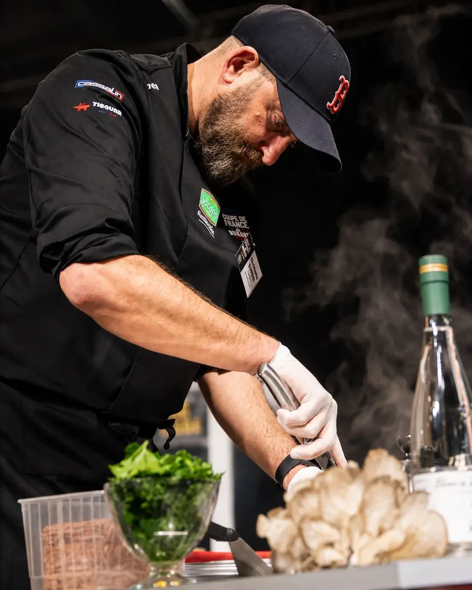 Chef Jetlagfood en pleine préparation culinaire