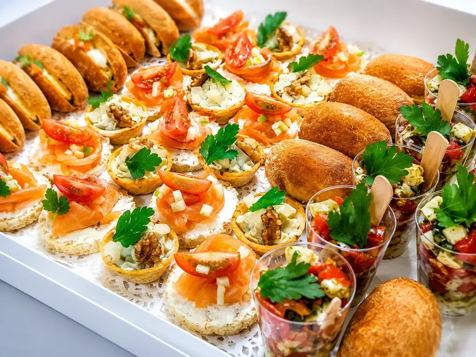 Plateau traiteur Jetlagfood avec finger food et pièces salées